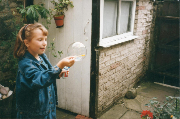 The magic of bubbles - Ruth Lord 
09-People and Family-02-People-000-General
Keywords: 1996