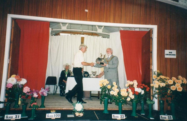 Horticultural show  - Edenfield
17-Buildings and the Urban Environment-05-Street Scenes-011-Edenfield
Keywords: 1996