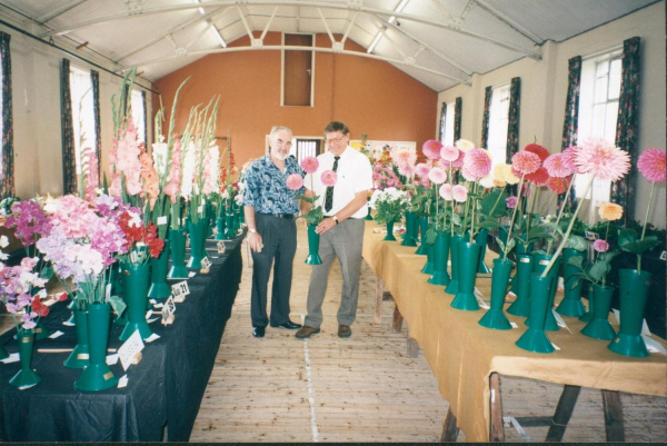 Horticultural show  - Edenfield
17-Buildings and the Urban Environment-05-Street Scenes-011-Edenfield
Keywords: 1996