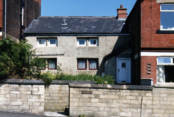 Unknown house
17-Buildings and the Urban Environment-05-Street Scenes-000-General
Keywords: 1997