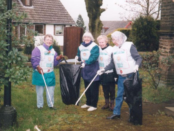 Litter Picking 
09-People and Family-02-People-000-General

Keywords: 1997
