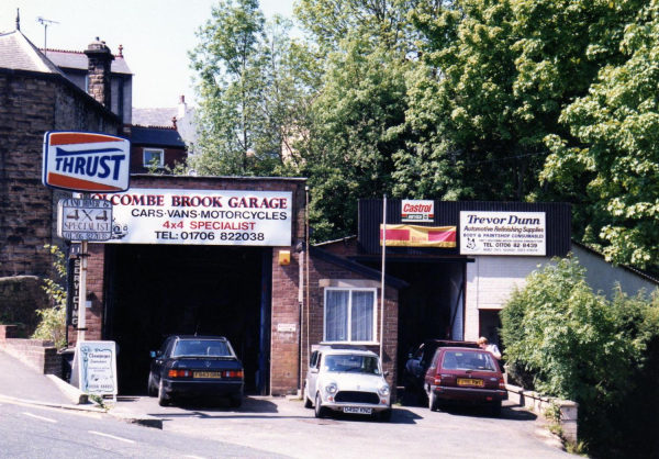 Holcombe Brook Garage near the Hare and Hounds
17-Buildings and the Urban Environment-05-Street Scenes-013-Holcombe Brook Area

Keywords: 1997