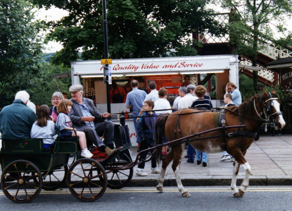 Horse and trap outside the Railway Station
09-People and Family-02-People-000-General

Keywords: 1997