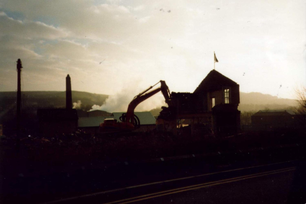 Demolition of Peel Mill final end taken from Square Street 
02-Industry-01-Mills-009-Peel Mill,Ramsbottom
Keywords: 1998