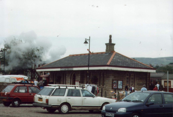 Railway station on August Bank Holiday 
to be catalogued
Keywords: 1998