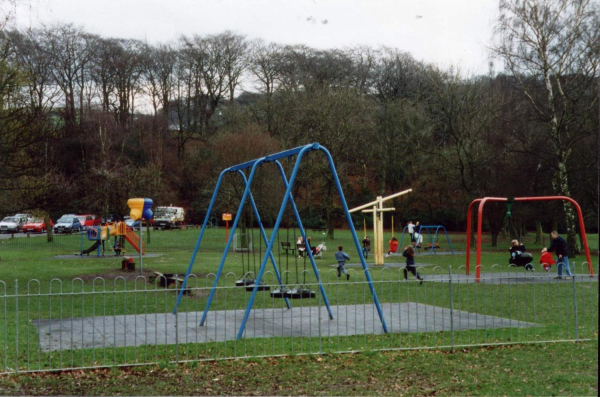 Colour in Nuttall Park
14-Leisure-01-Parks and Gardens-001-Nuttall Park General
Keywords: 1998