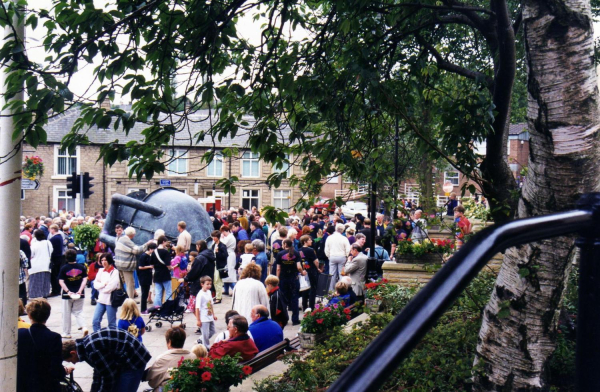 Ceremony for Edward Allington's  'Tilted Vase'
17-Buildings and the Urban Environment-05-Street Scenes-017-Market Place
Keywords: 1998