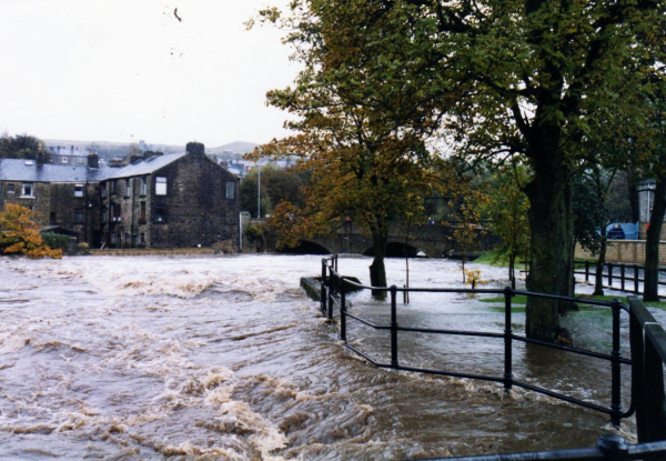 River Irwell from the Wharf
17-Buildings and the Urban Environment-05-Street Scenes-021-Peel Brow area
Keywords: 1998