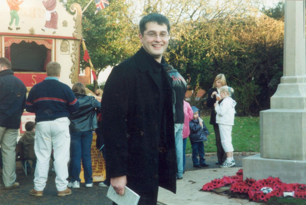 G.M.R radio presenter Jonathon Ali opens Dickensian Christmas at the cenotaph in St Paul's gardens
to be catalogued
Keywords: 2001