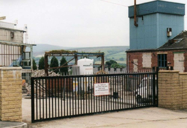 FD Sims wireworks before demolition 
02-Industry-05-Miscellaneous Industry-008-F D Sims Limited, Hazelhurst Works, Ramsbottom
Keywords: 2005