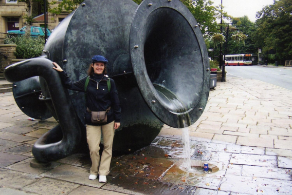 Visitor from Canada in front of the Tilted Vase ( the Urn) in Market Place
17-Buildings and the Urban Environment-05-Street Scenes-017-Market Place

Keywords: 2006