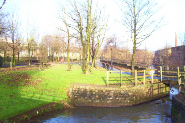 Ramsbottom Wharf - Peel Bridge
17-Buildings and the Urban Environment-05-Street Scenes-021-Peel Brow area

Keywords: 2006