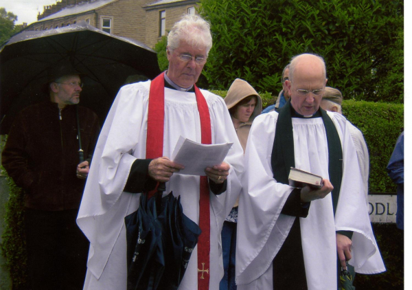 Rev. Jeff Arcus and Rev. Ian Rogerson on Whit Walk - 27th May 2007
06-Religion-03-Churches Together-001-Whit Walks
Keywords: 2007