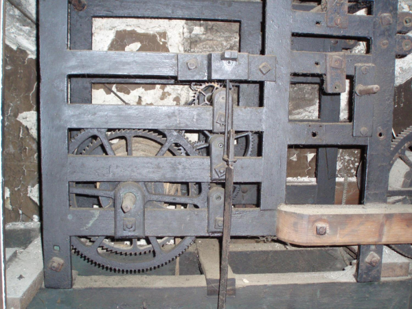 Old clock workings at the Grant Arms hotel 
14-Leisure-05-Pubs-012-Grant Arms
Keywords: 2007