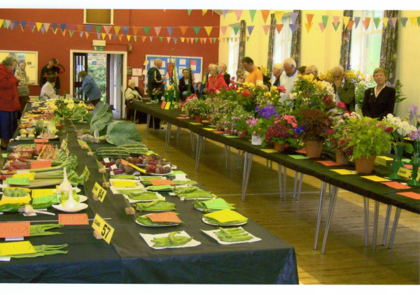 Edenfield Horicultural Show
14-Leisure-04-Events-000-General
Keywords: 2008