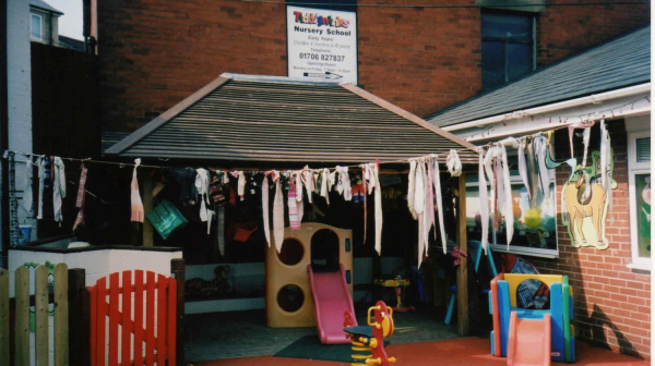 Tiddlywinks Nursery School during redevelopment ; Square Street
17-Buildings and the Urban Environment-05-Street Scenes-026-Square Street area
Keywords: 2010