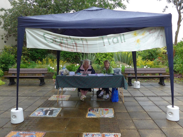 Garden Trail organised by Edenfield and District Horticultural Society - 19 July 14
17-Buildings and the Urban Environment-05-Street Scenes-011-Edenfield
Keywords: 2014
