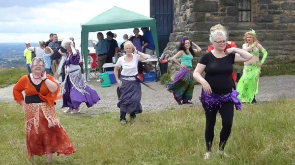 Fill the Hill event on Holcolme Hill 
14-Leisure-04-Events-000-General
Keywords: 2015