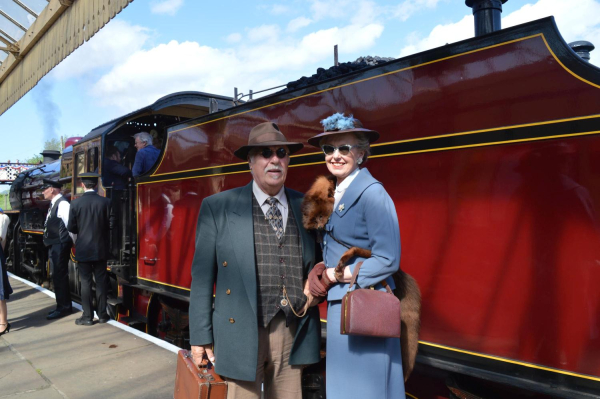 1940's weekend - Ramsbottom station renamed Nouvion
14-Leisure-04-Events-003-1940s weekends
Keywords: 2015