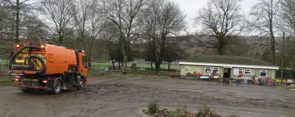 Cleaning up Nuttall Park Base after the Boxing Day floods
14-Leisure-01-Parks and Gardens-001-Nuttall Park General
Keywords: 2015