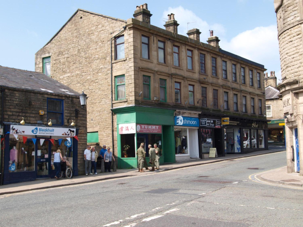Shops on Bridge Street War Weekend
17-Buildings and the Urban Environment-05-Street Scenes-003-Bridge Street
Keywords: 2016