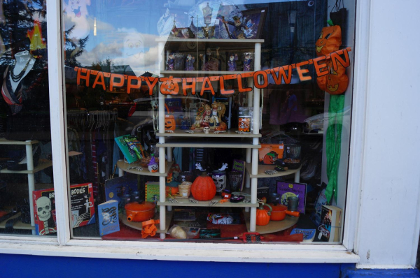 Halloween Window displays 
to be catalogued
Keywords: 2016