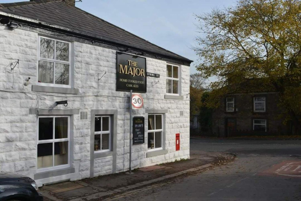 The repainted public house The Major and brand new sign 
14-Leisure-05-Pubs-017-Major
Keywords: 2016