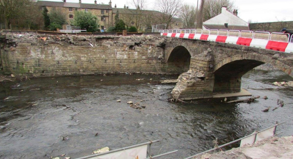 'Anyone need a new kitchen' at The Waterside after the floods
17-Buildings and the Urban Environment-05-Street Scenes-028-Summerseat area
Keywords: 0