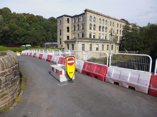  The Spinnings, Summerseat
17-Buildings and the Urban Environment-05-Street Scenes-028-Summerseat area
Keywords: 2017