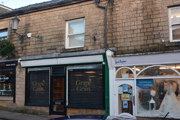 New shop Grape and Grain on Bridge Street
17-Buildings and the Urban Environment-05-Street Scenes-003-Bridge Street
Keywords: 2017