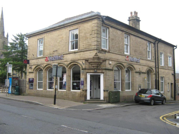 Nat West Bank on Bridge Street before closure on the 2nd October 2017
17-Buildings and the Urban Environment-05-Street Scenes-003-Bridge Street
Keywords: 2017