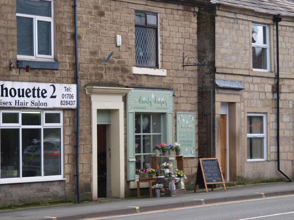 Dainty Daisies Bolton Road West 
17-Buildings and the Urban Environment-05-Street Scenes-002-Bolton Road West
Keywords: 2017