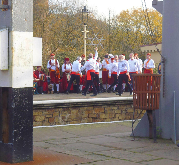 Lancashire Day - Southport Swords at Ramsbottom Station 
09-People and Family-02-People-000-General
Keywords: 2017