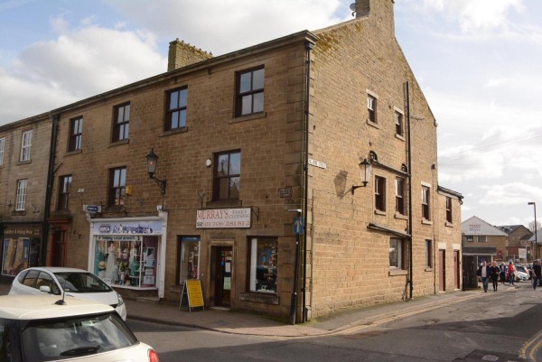 Bridge Street - Murrays clothing and RSPCA charity shop
17-Buildings and the Urban Environment-05-Street Scenes-003-Bridge Street
Keywords: 2019