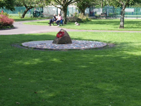 Memorial Stone Nuttall Park
14-Leisure-01-Parks and Gardens-001-Nuttall Park General
Keywords: 2019