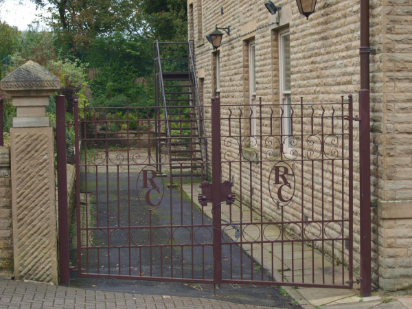 Gates at side of Civic Hall 
07-Government and Politics-02-Government and Public Buildings-001-Civic Hall
Keywords: 2019
