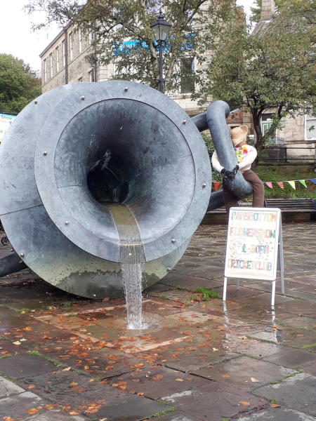 That was a good night out (Prank on the Urn) 
17-Buildings and the Urban Environment-05-Street Scenes-017-Market Place
Keywords: 2019