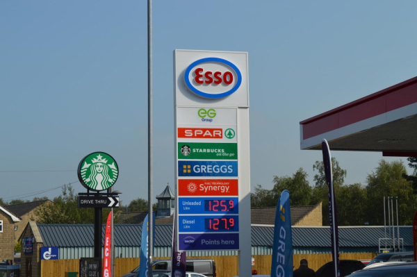 refurbished Esso garage on Stubbins Lane
17-Buildings and the Urban Environment-05-Street Scenes-027-Stubbins Lane and Stubbins area
Keywords: 2019