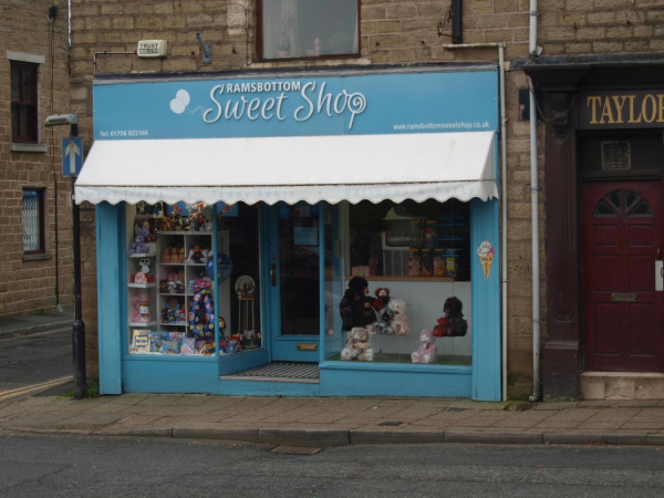 Sweet Shop on Bridge Street
17-Buildings and the Urban Environment-05-Street Scenes-003-Bridge Street
Keywords: 2020