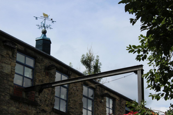 Irwell Brewery Old lifting Hoist & Weather Vane note Ram on top 
14-Leisure-05-Pubs-037-Irwell Brewery
Keywords: 2022