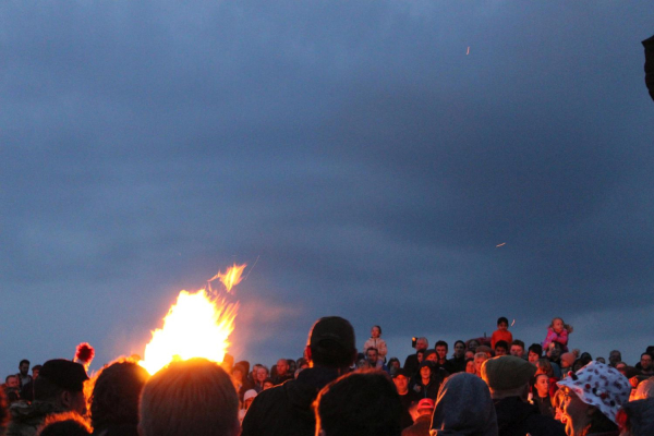 Queen Elizabeth II Platinum Jubilee Celebrations on Holcombe Hill lighting a beacon 
18-Agriculture and the Natural Environment-03-Topography and Landscapes-001-Holcombe Hill
Keywords: 2022