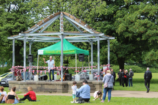 Queen Elizabeth II Platinum Jubilee Celebrations in Nuttall Park organised by Friends of Nuttall Park and Ramsbottom Rotary 
14-Leisure-01-Parks and Gardens-001-Nuttall Park General
Keywords: 2022