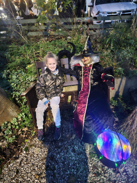 Halloween River Garden Stubbins 
17-Buildings and the Urban Environment-05-Street Scenes-027-Stubbins Lane and Stubbins area
Keywords: 2023