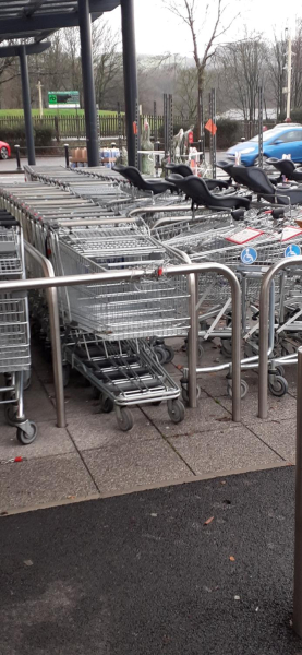 Trolleys outside Aldi
03-Shops, Restaurants and Hotels-02-Individual shops-001-Supermarkets
Keywords: 2023