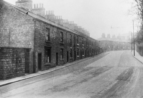 Ramsbottom Lane probably in 1930s, East Ramsbottom Lane, looking South
17-Buildings and the Urban Environment-05-Street Scenes-027-Stubbins Lane and Stubbins area
Keywords: 1939