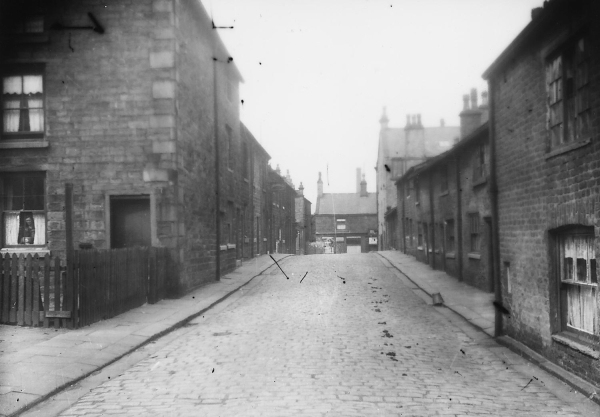 Silver St. Rams 1930s 
17-Buildings and the Urban Environment-05-Street Scenes-024-Silver Street
Keywords: 1945