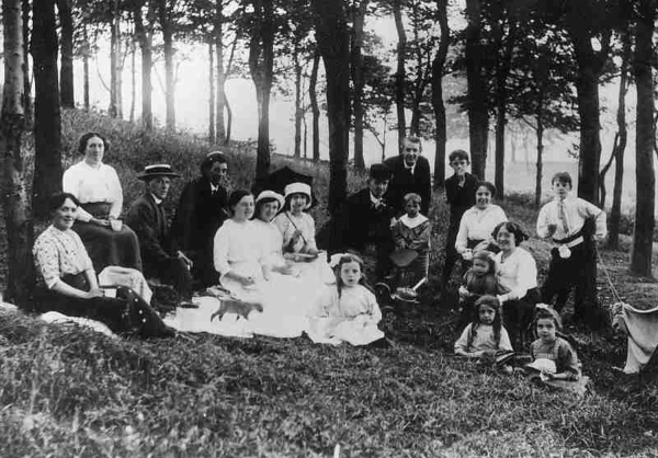 Friday 14/8/1914 Picnic in woods behind Carlton Place, Ramsbottom 
09-People and Family-02-People-000-General
Keywords: 1945