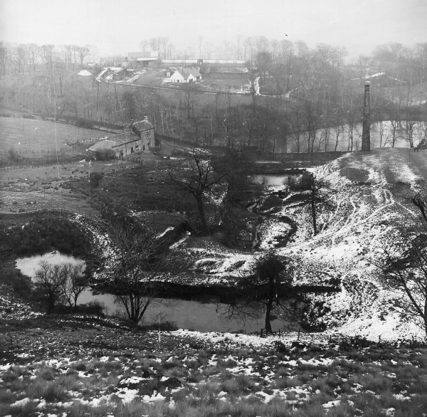 Carrr Area (1950s/60's) from high west-Topwood Lodge Topwood farm (Top Wood) Kibb o'th Crew mill ( Kibboth Crew) chimney, Springwood Lodge, Carr Bank bungalow, farm, cottages serving Carr Bank House 
17-Buildings and the Urban Environment-05-Street Scenes-006-Carr Street and Tanners area
Keywords: 1985
