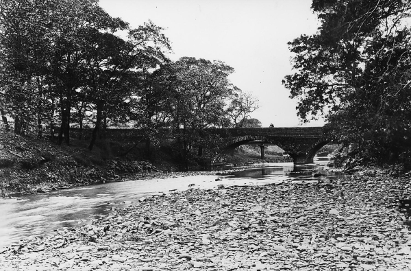 Chasewheel Bridge, River Irwell, nr. Summerseat. No date. 
17-Buildings and the Urban Environment-05-Street Scenes-028-Summerseat Area
Keywords: 1985