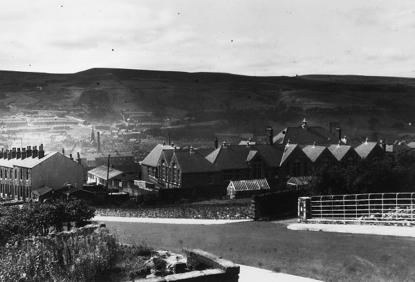 Peel Brow School from corner of Peel Brow and Whalley Road, Shuttleworth M66 driven through the site in late 1970s (school closed in 1979 
05-Education-02-Secondary Schools-001-Ramsbottom Secondary School
Keywords: 1985